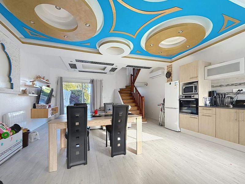 Maison - 94 m² - 5 pièces