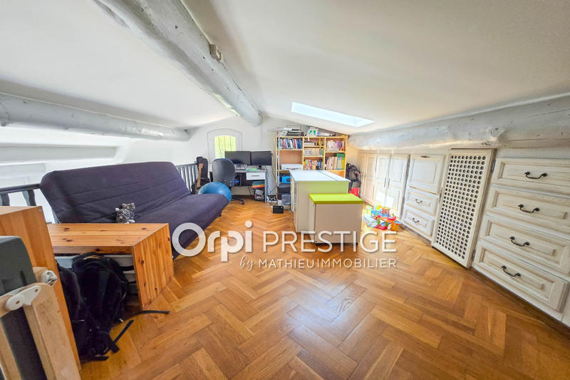 Maison - 280 m² - 14 pièces