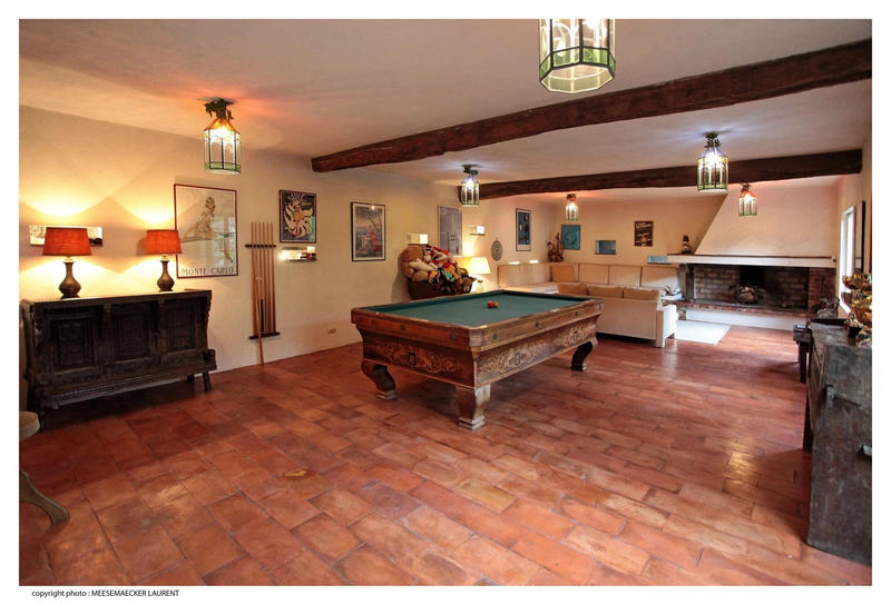 Maison - 900 m² - 20 pièces