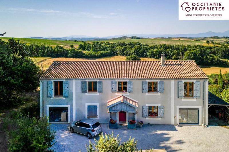 Maison - 258 m² - 9 pièces