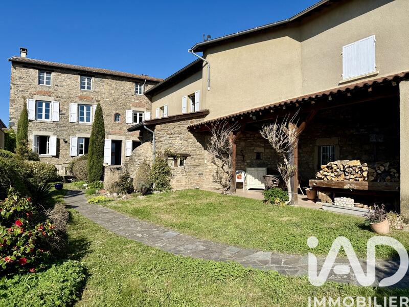 Maison - 235 m² - 6 pièces