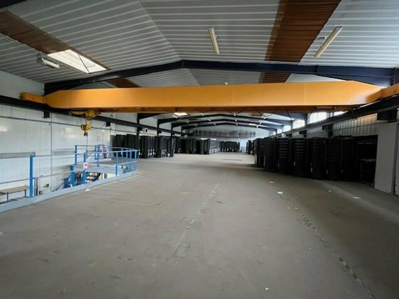 Local d'activité / Entrepôt - 2 100 m²