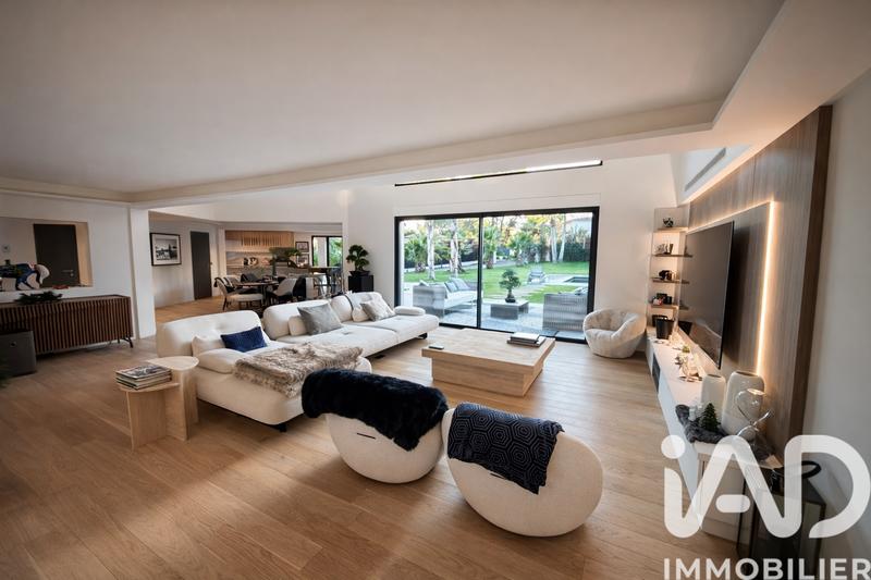 Maison - 422 m² - 7 pièces