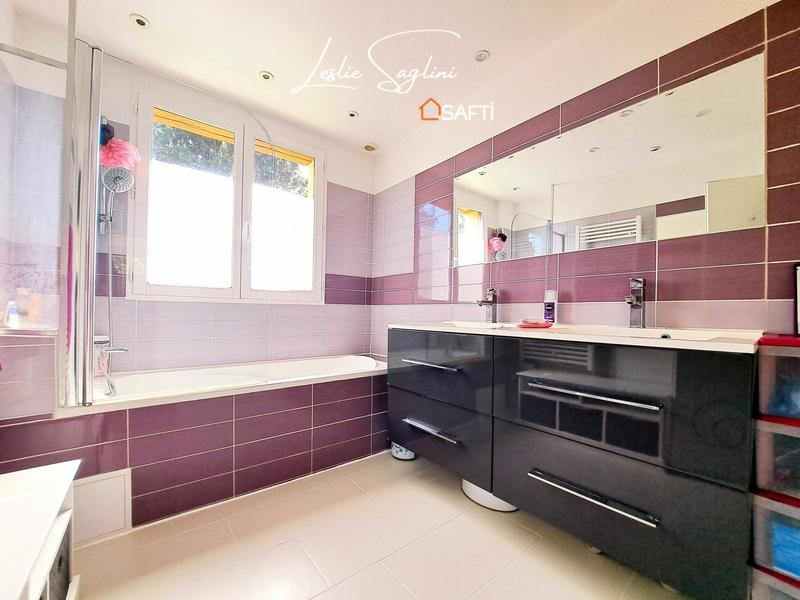 Maison - 177 m² - 8 pièces