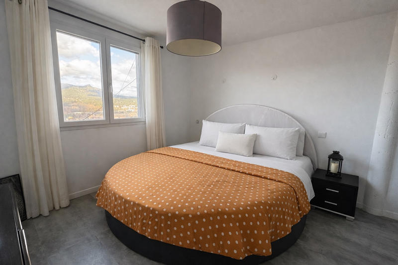 Maison - 220 m² - 5 pièces