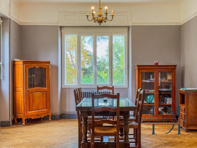 Maison - 204 m² - 8 pièces