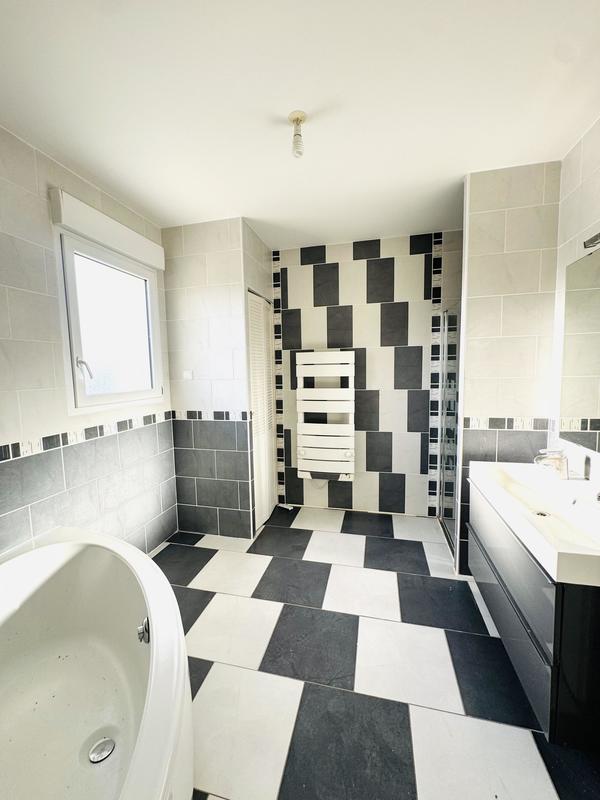 Pavillon - 144 m² - 7 pièces