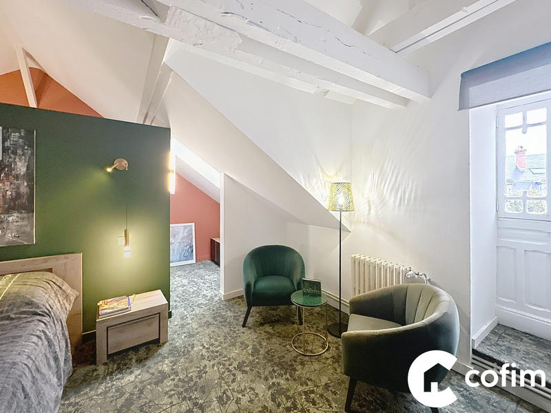 Maison - 210 m² - 8 pièces