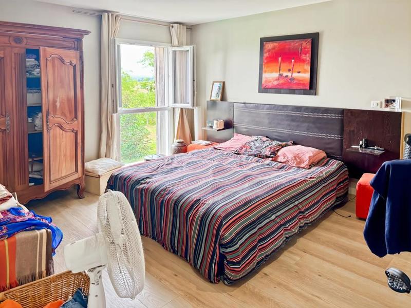 Maison - 200 m² - 8 pièces