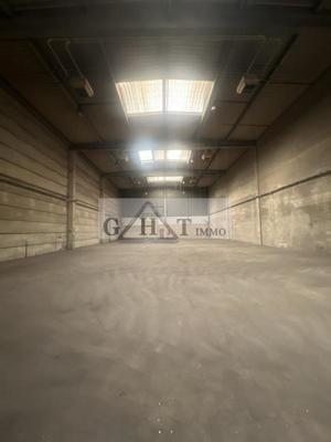 Entrepôt - 1 240 m²