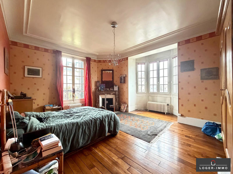 Maison - 210 m² - 10 pièces