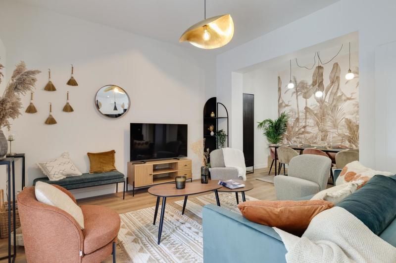 Maison - 250 m² - 12 pièces