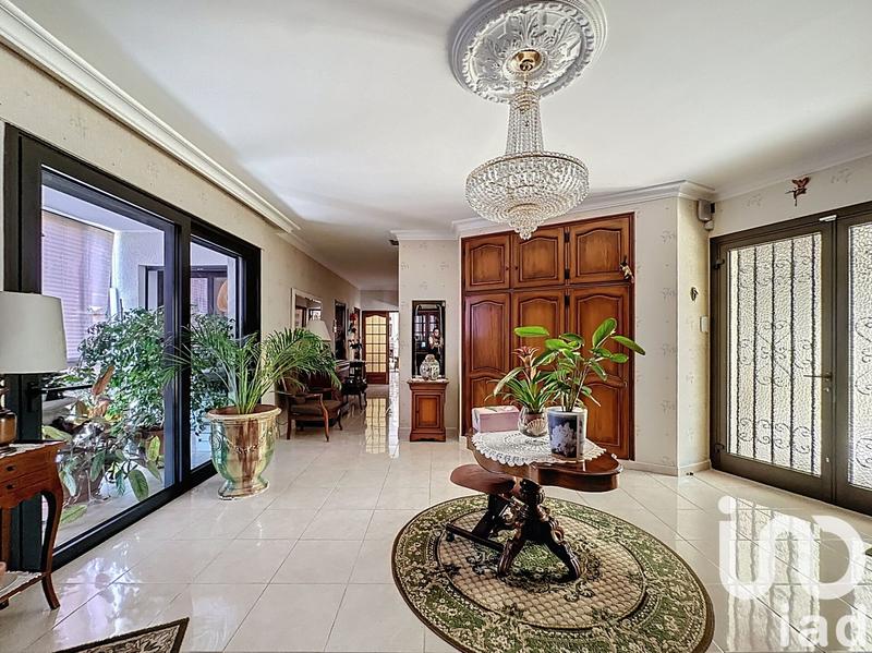 Maison - 227 m² - 8 pièces