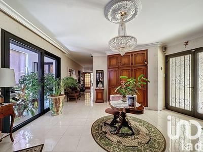 Maison - 227 m² - 8 pièces