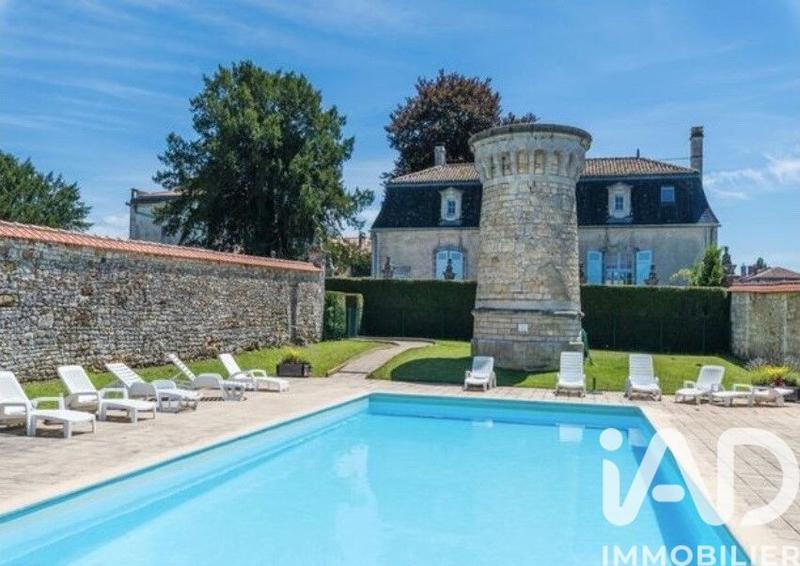 Maison - 220 m² - 2 pièces