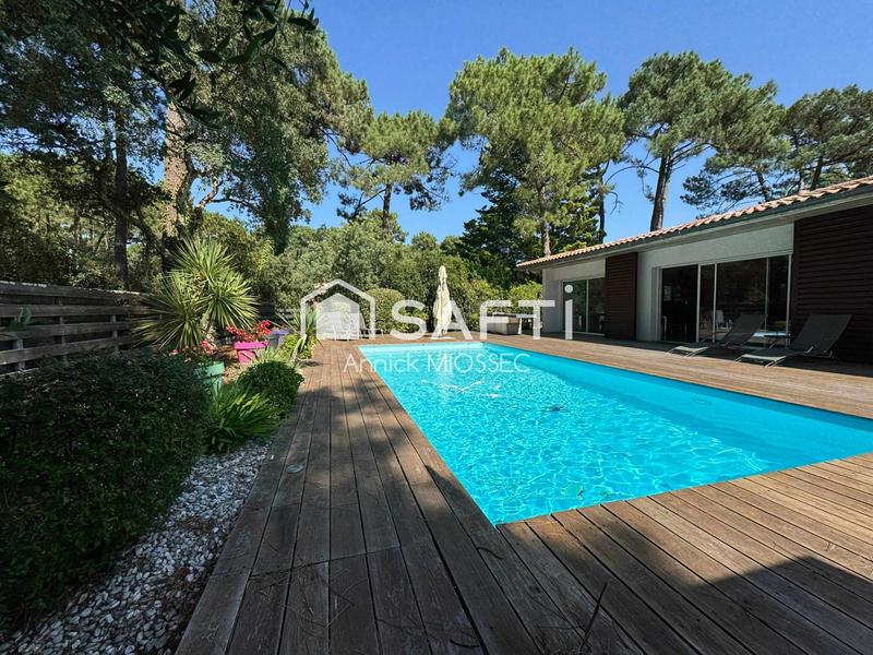 Villa - 242 m² - 8 pièces
