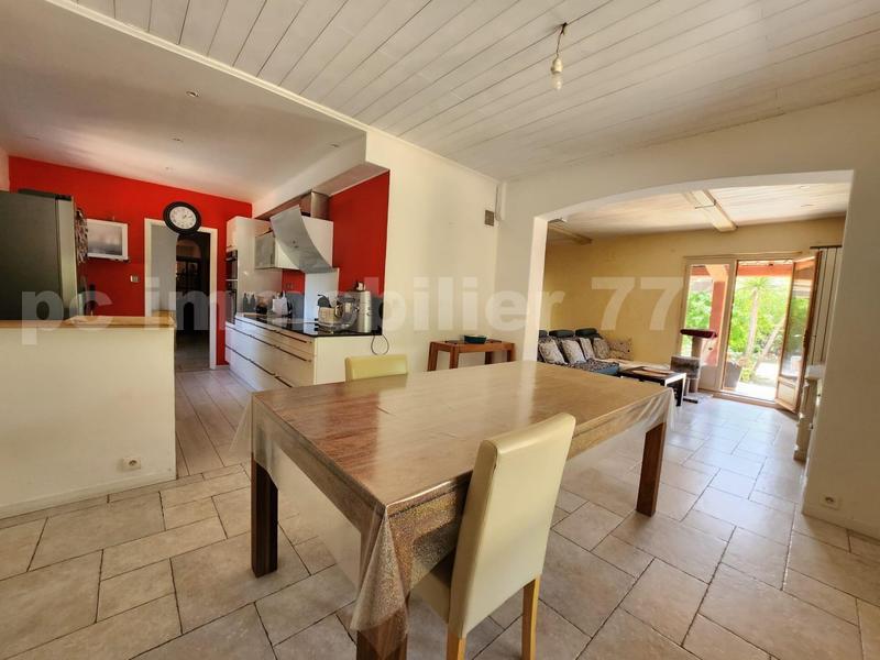 Villa - 199 m² - 9 pièces