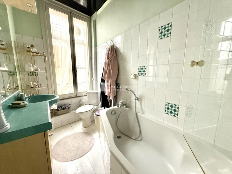 Maison - 207 m² - 9 pièces