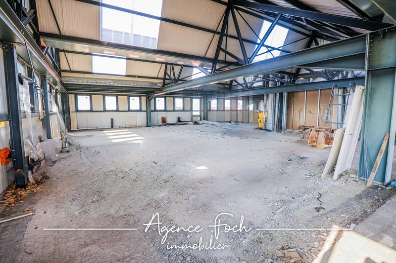 Local commercial - 674 m²