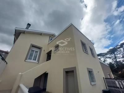 Maison - 243 m² - 8 pièces