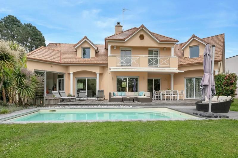 Villa - 233 m² - 12 pièces