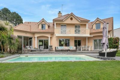 Villa - 233 m² - 12 pièces