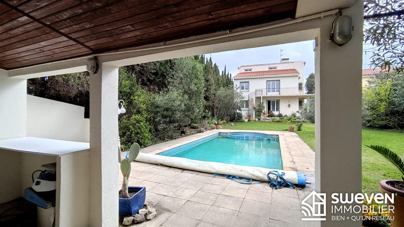 Maison traditionnelle - 220 m² - 7 pièces