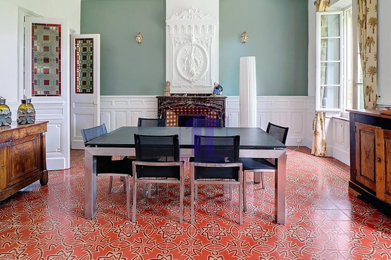 Maison - 390 m² - 8 pièces