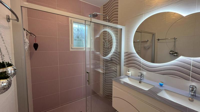 Maison - 210 m² - 7 pièces