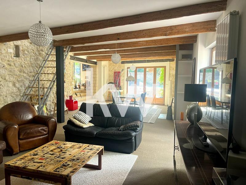 Maison - 310 m² - 11 pièces