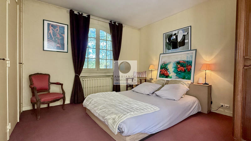 Maison - 240 m² - 7 pièces