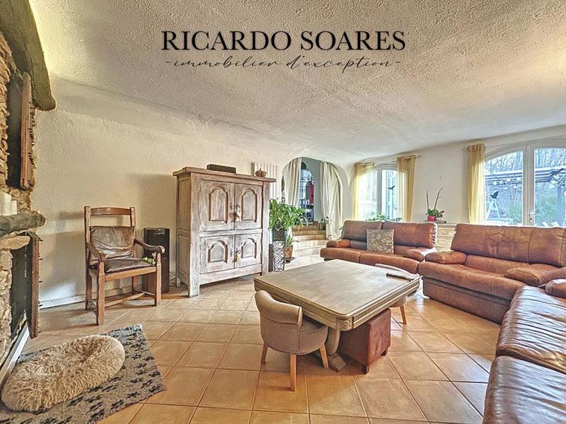 Villa - 306 m² - 10 pièces