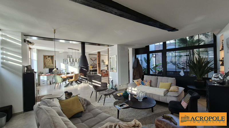 Maison - 240 m² - 9 pièces