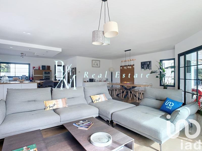 Maison - 265 m² - 10 pièces