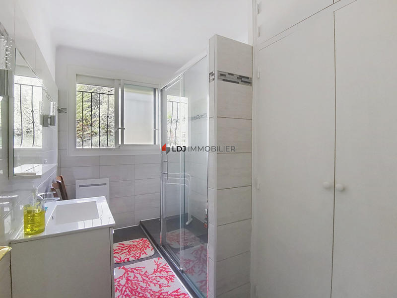 Maison traditionnelle - 248 m² - 7 pièces