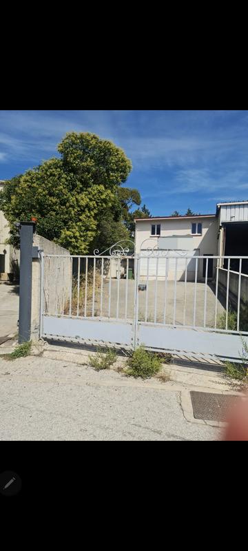 Cave / Box - 240 m²