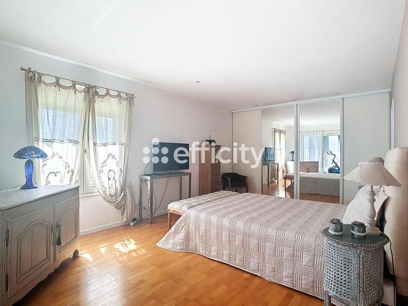 Maison - 180 m² - 5 pièces