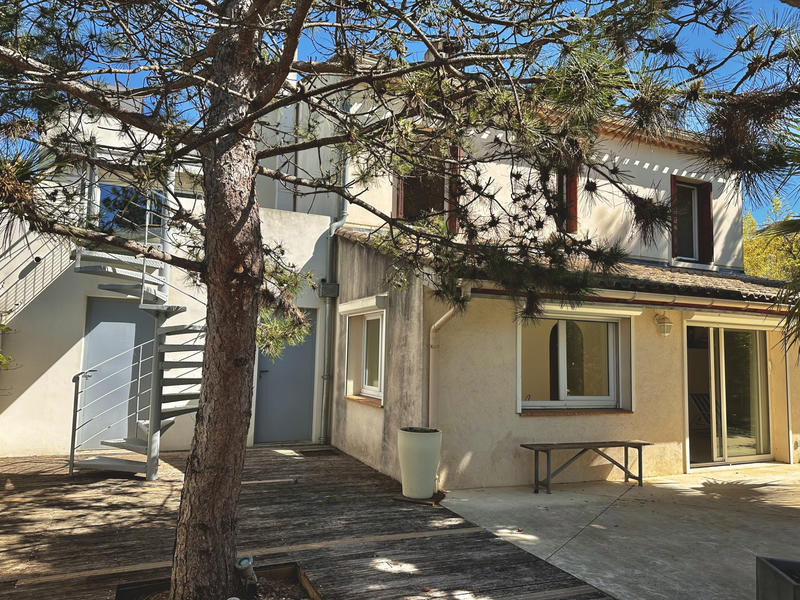 Maison - 208 m² - 9 pièces