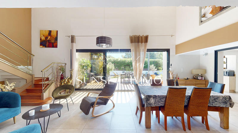 Maison - 273 m² - 7 pièces