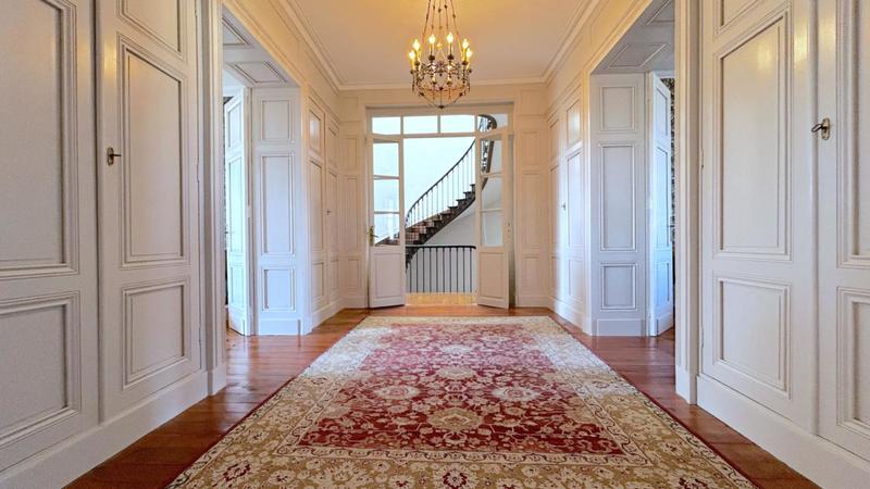 Hôtel particulier - 758 m² - 19 pièces