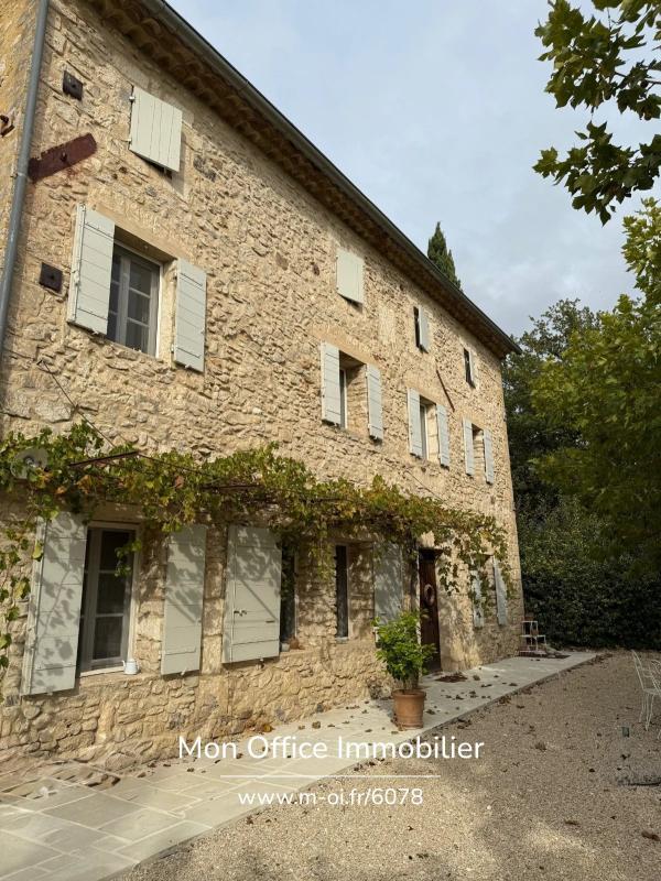 Maison - 255 m² - 10 pièces