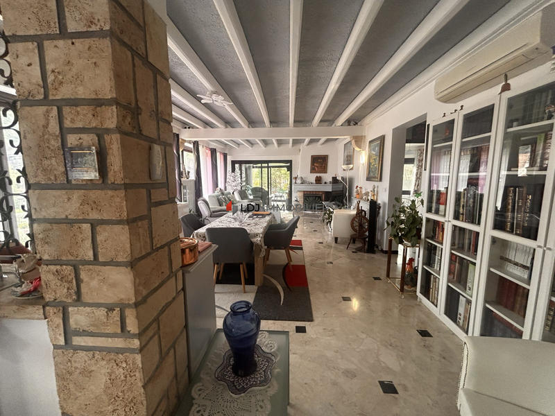 Villa - 200 m² - 6 pièces