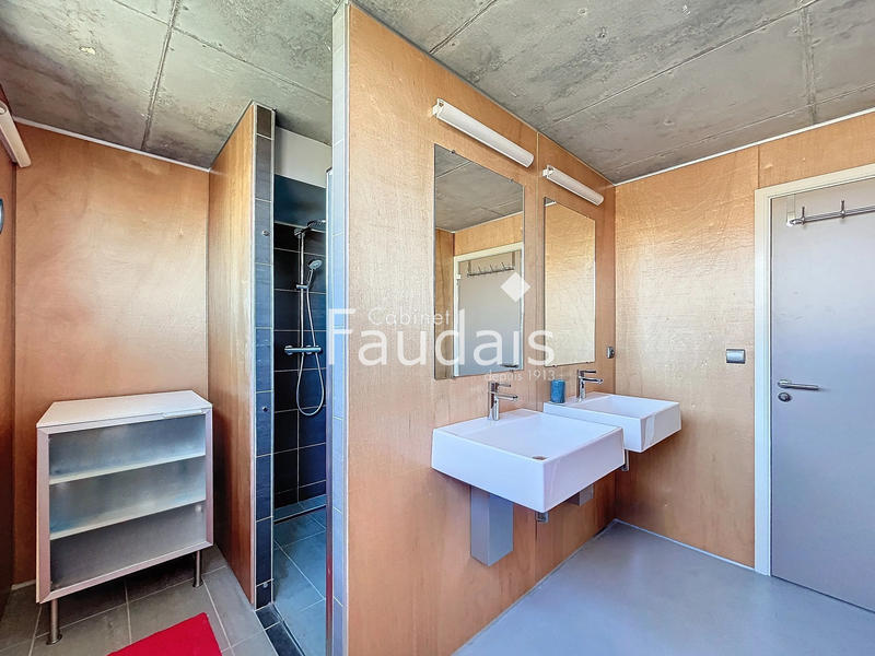 Maison - 358 m² - 9 pièces