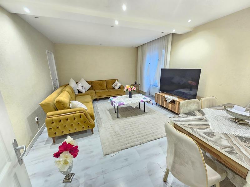 Appartement - 80 m² - 5 pièces