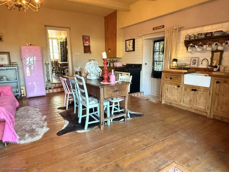 Maison de village - 495 m² - 10 pièces