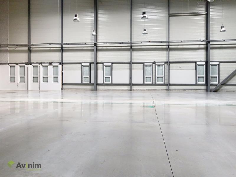 Local commercial - 2 735 m²