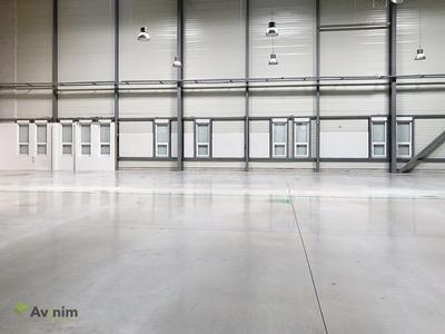 Local commercial - 2 735 m²