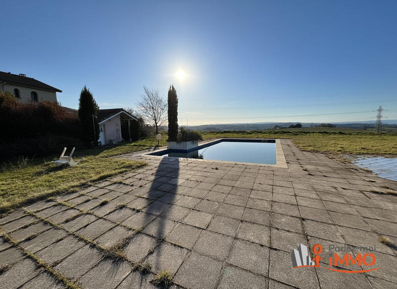 Maison - 220 m² - 8 pièces