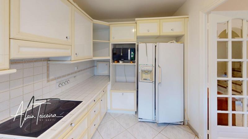 Maison - 290 m² - 10 pièces