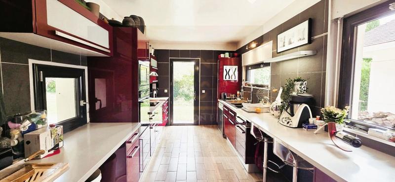 Propriété - 227 m² - 8 pièces